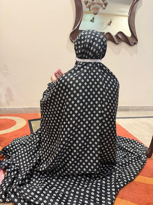Black namaz chaadar with white rings by Aynn Alif Pakistan featuring elastic sleeves, elastic headband, wudu-friendly design, and full coverage prayer wear for women.