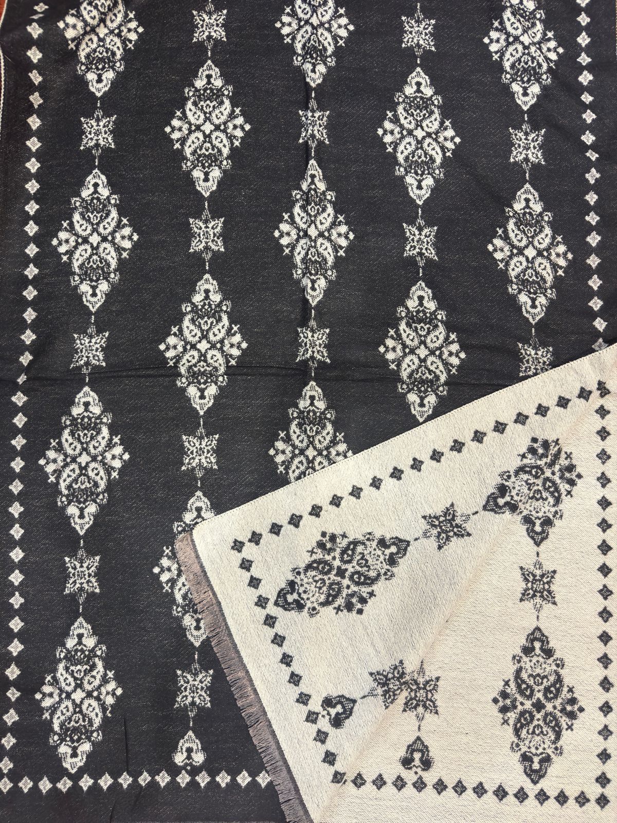 Reversible Woolen Jamawar Wrap