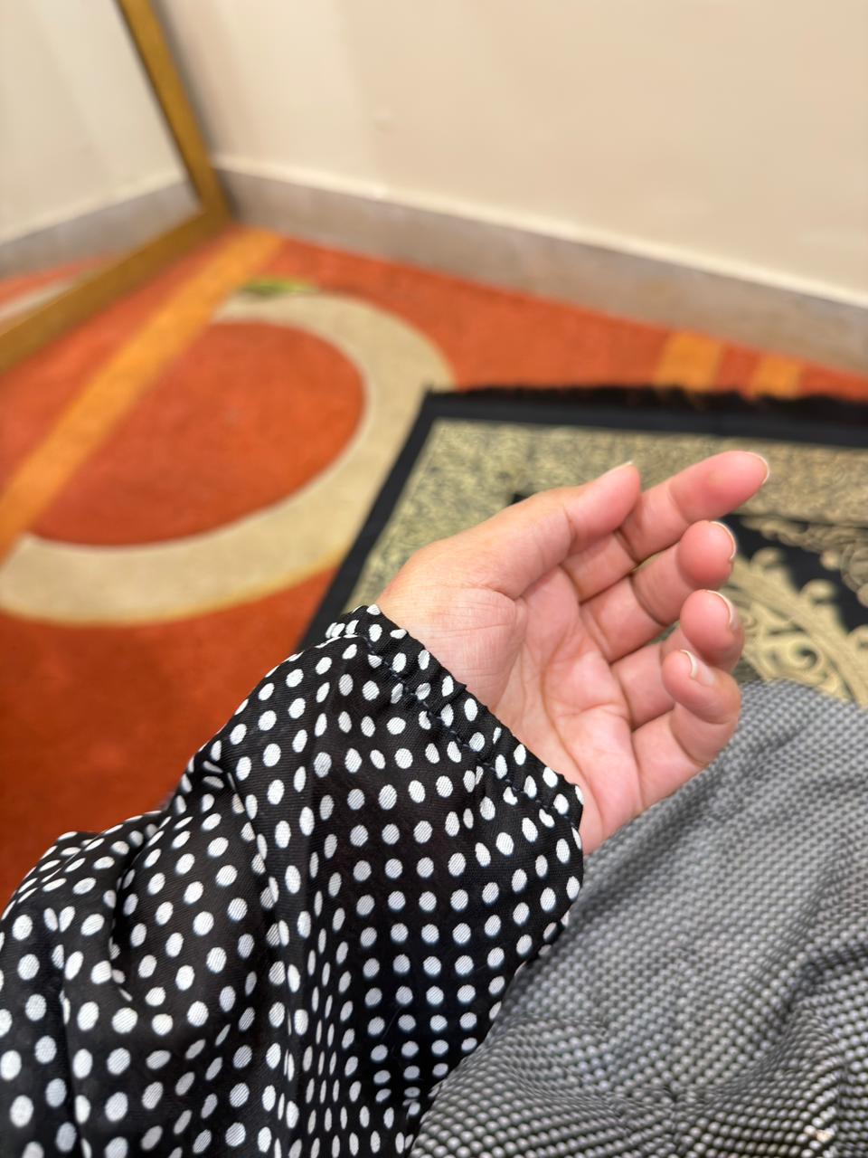 Black Polka Dots Namaz Chaadar