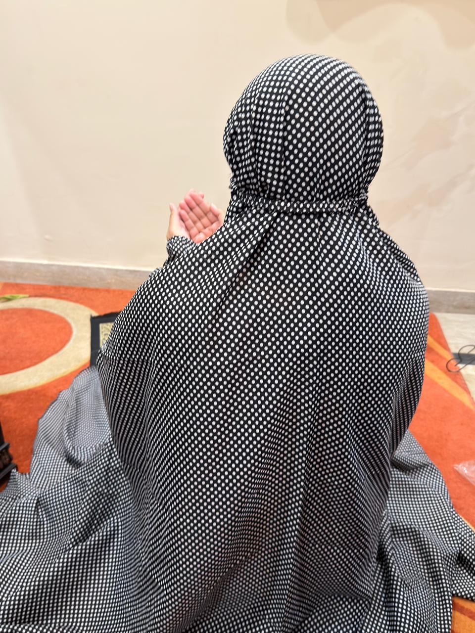 Black white polka dots namaz chaadar lightweight modest prayer chadar full coverage women Pakistan
