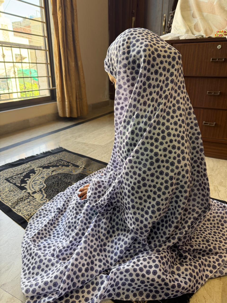 Light lavender kids namaz chaadar with floral print elastic chin and sleeves modest prayer dress for girls