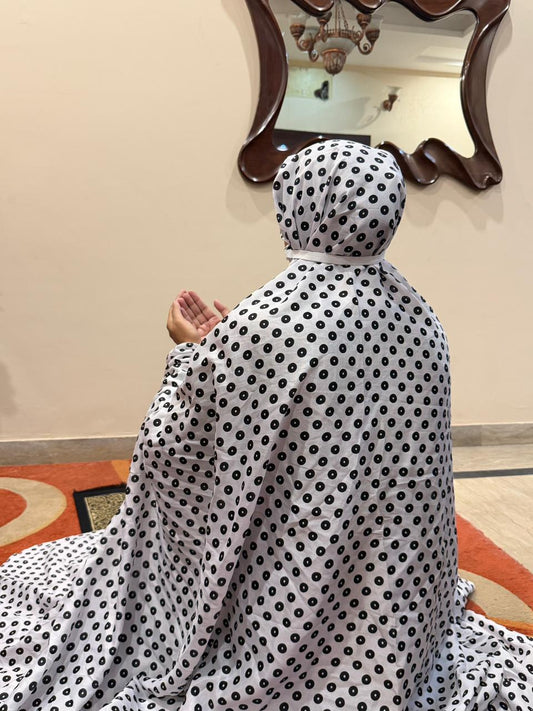 Pearl white namaz chaadar with black rings by Aynn Alif Pakistan featuring elastic sleeves, elastic headband, wudu-friendly design, breathable fabric, and full coverage prayer wear for women.