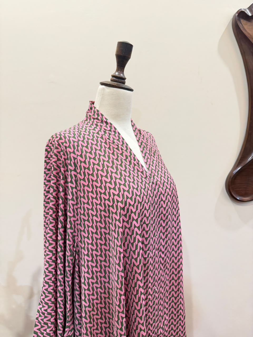 Rosé Wave Printed Double-Flare Abaya