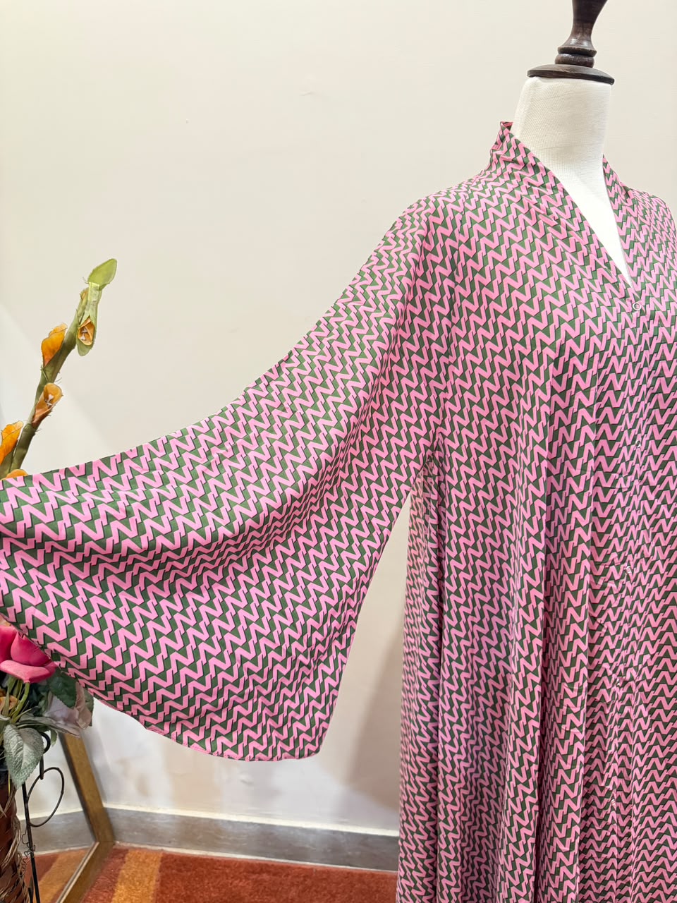 Rosé Wave Printed Double-Flare Abaya