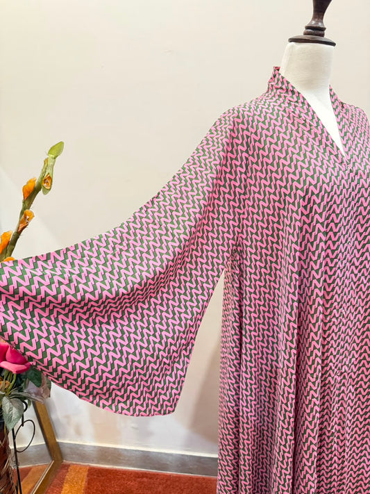 Rosé Wave Printed Double-Flare Abaya