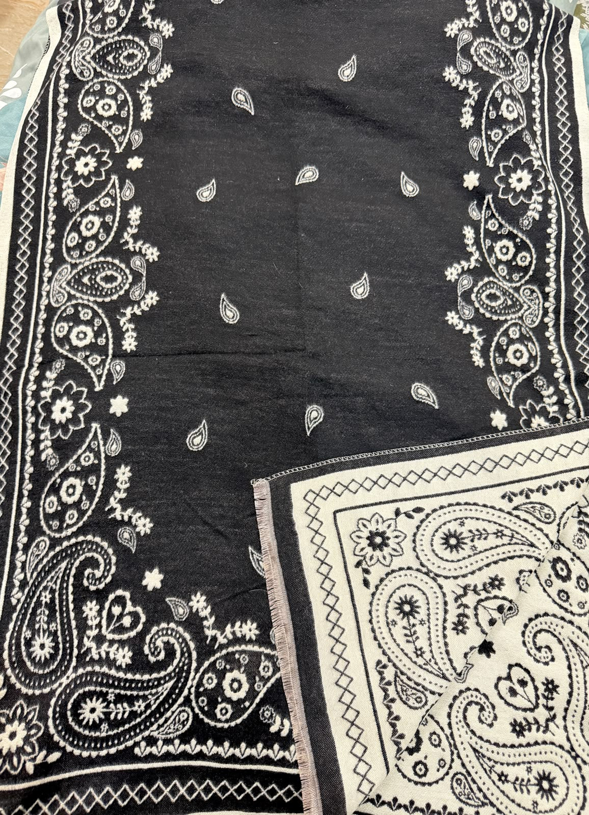 Black & Ivory Paisley Reversible Woolen Wrap